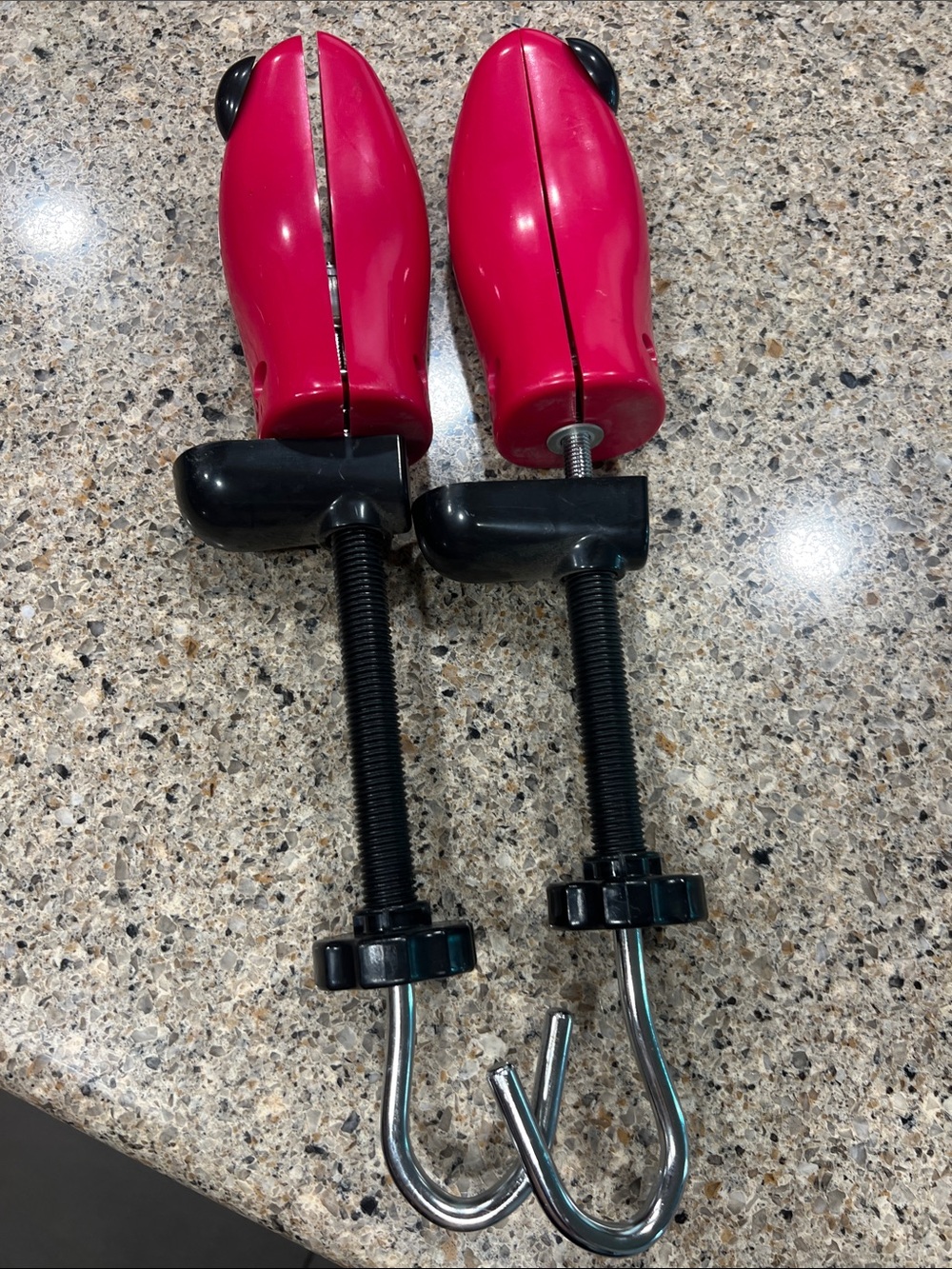 Women’s Shoe Tree Stretchers in Bright Pink z22